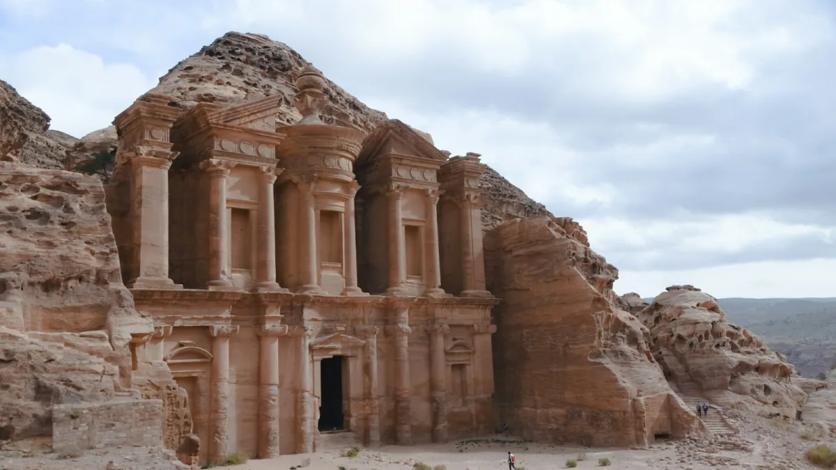 إدانات سابقة تلاحق هزاع ومشعل بعد هجوم الكرك