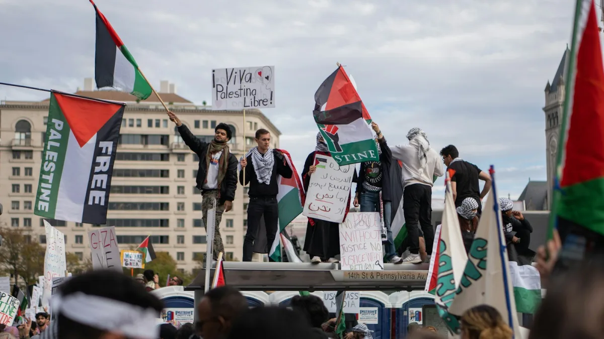 ماكليمور يطلق جولة «فلسطين حرة» بحفل خيري في دبلن
