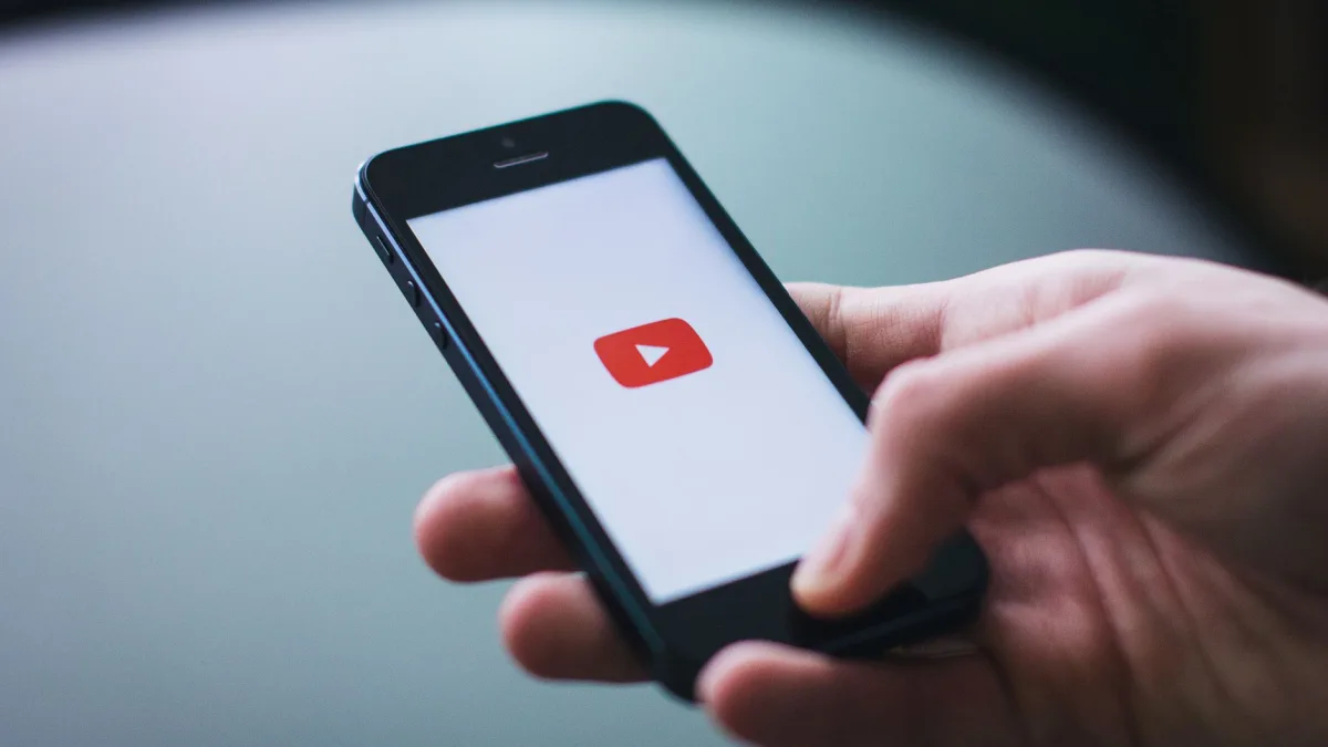 يوتيوب يوضح حقيقة نقل زر عدم الإعجاب