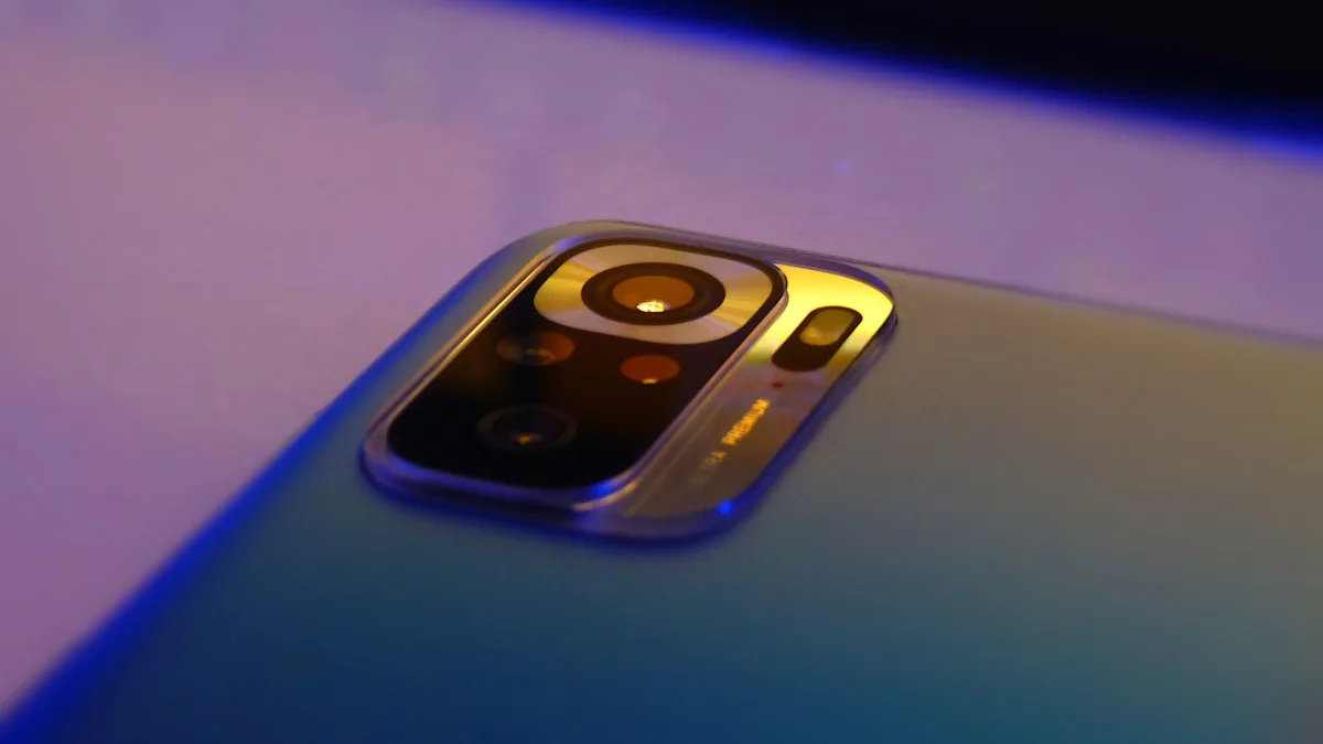 تسريبات: Galaxy S27 Ultra يحافظ على تصميم الشاشة الأمامية