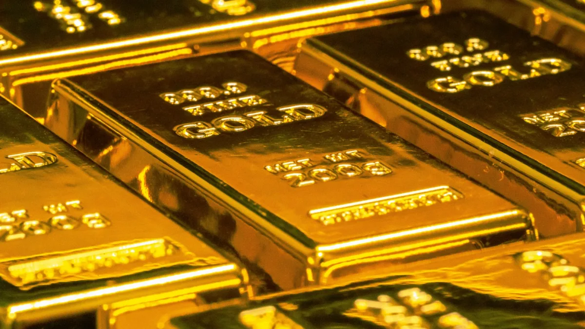 الذهب يهبط دون 4 آلاف دولار قبل اجتماع الفيدرالي