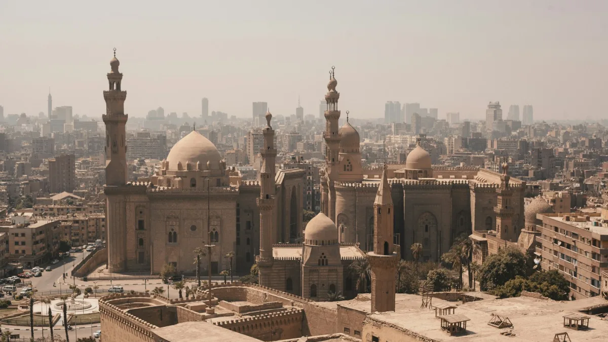 مصر تستهدف رفع الحد الأدنى للأجور إلى 15 ألف جنيه في 2030