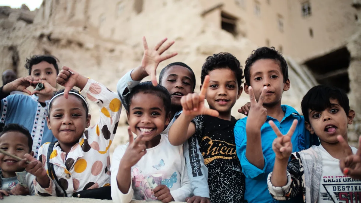 أطفال نازحون في لحج يواجهون صعوبات لمواصلة التعليم