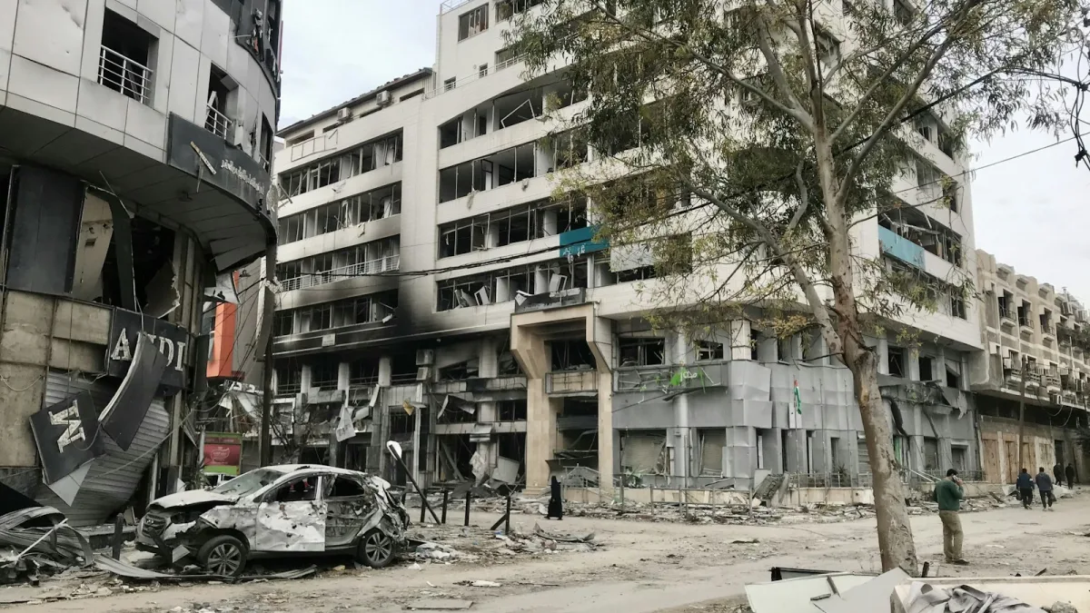 وفاة فاطمة البيوك بعد نجاتها من قصف في خان يونس